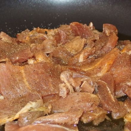 Fleisch schneiden für Geschnetzeltes