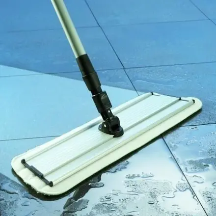 Schnelle Bodenreinigung