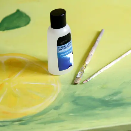 Pinsel reinigen mit Nagellackentferner