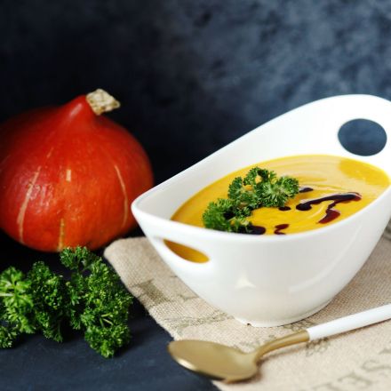Schnelle Kürbis-Gemüse-Suppe mit Sekt