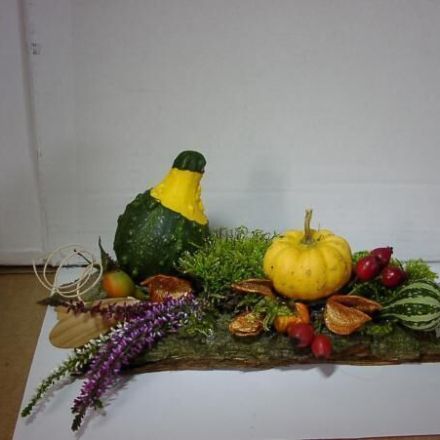 Herbstdeko aus Wald und Garten