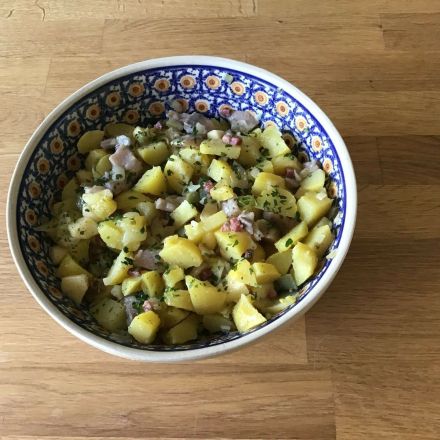 Kartoffelsalat mit Fisch - Schlesischer Kartoffelsalat