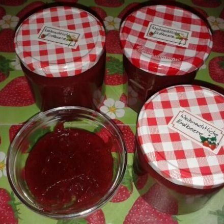 Erdbeermarmelade weihnachtlich improvisiert