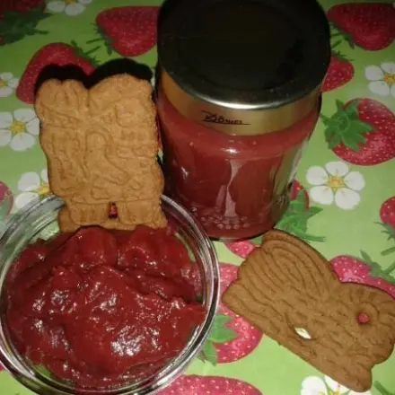 Weihnachtliche Erdbeerkonfitüre