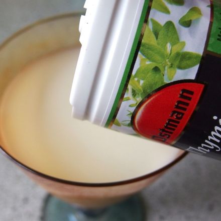 Hustenmittel - heiße Milch mit Thymian und Honig