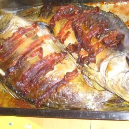 Speck-Karpfen aus dem Backofen