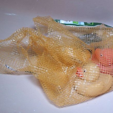 Nasses Badespielzeug trocknen