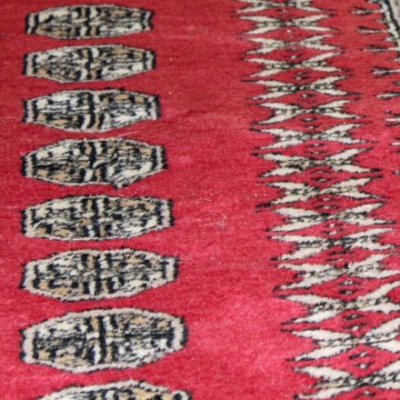 Rotweinfleck im Teppich? Lenor hilft