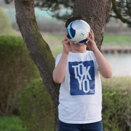 Straßenspiele für Kinder in die Wohnung verlegen