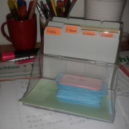 Lernen mit Karteikartensystem