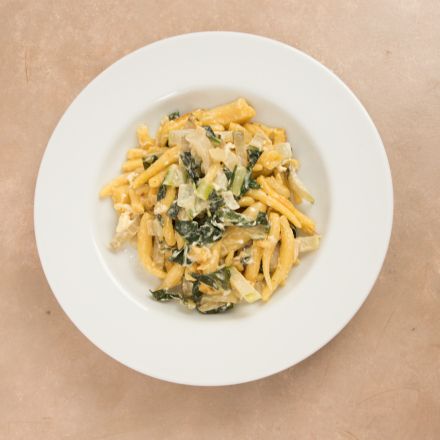 Schnelle Schupfnudeln mit Mangold & Schafkäse