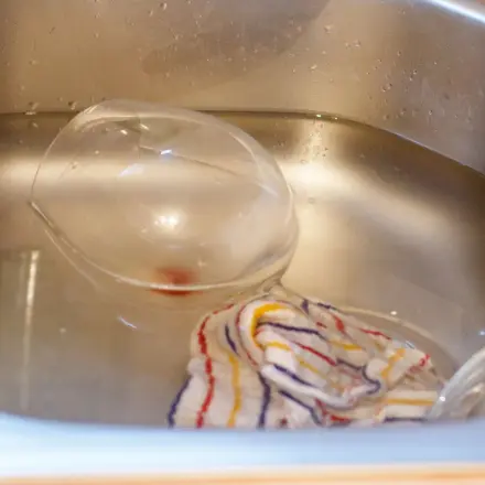 Trübe Gläser mit Salkmiakgeist klar bekommen