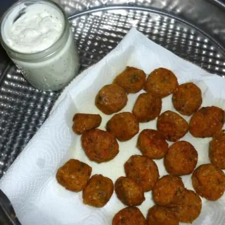 Linsenbällchen mit Joghurtdressing