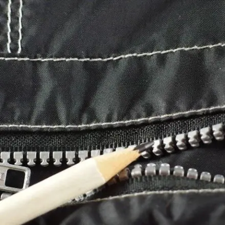 Reißverschluss klemmt? Bleistift hilft