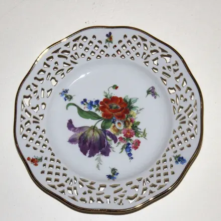 Aufhängearbeiten: Objekte problemlos an die Wand hängen