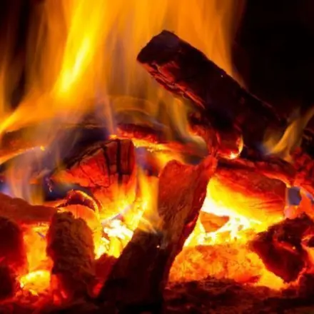 Heizen mit Holz im Kaminofen - so geht's