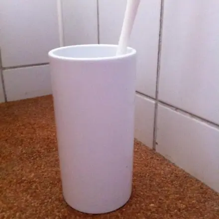 Blumenvase als WC Bürstenhalter