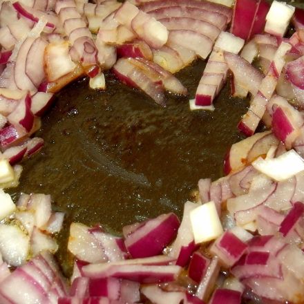 Zwiebeln schneller anbraten