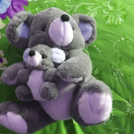 Kinder bezahlen für herumliegende Gegenstände