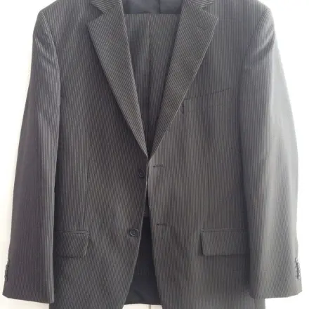 Fleck auf Kostüm/Anzug: beide Teile chemisch reinigen lassen