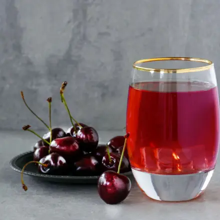 Einschlafprobleme: Sauerkirschsaft trinken