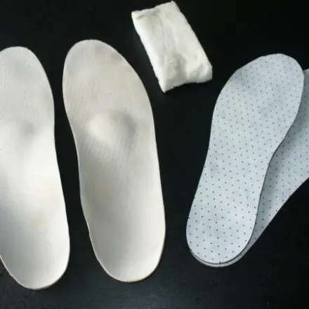 Orthopädische Schuheinlagen reinigen und schützen