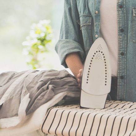 Bügeleisensohle reinigen