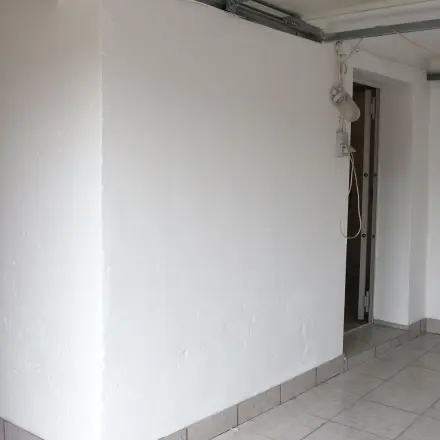 Ausbessern von Macken/Schatten an weißen Wänden