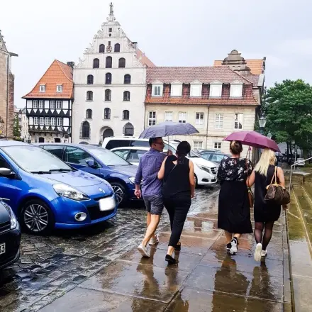 Stadtbummel mit Freunden oder Familienmitgliedern