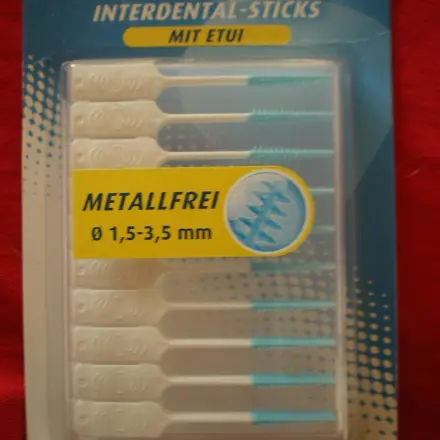 Zähne reinigen mit Gummi-Sticks