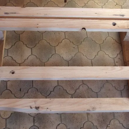 Kostenloses Anfeuerholz für Kaminofen aus Einmalpaletten