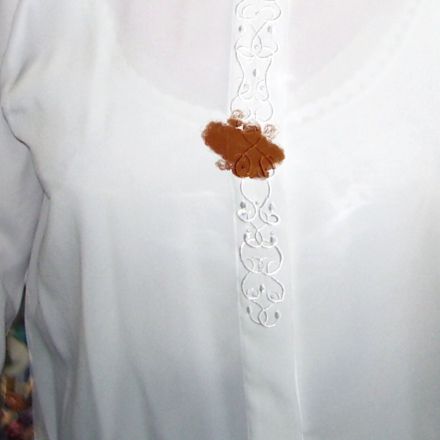 Schokoladeneis-Flecken aus Kleidung entfernen