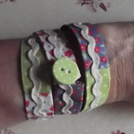 Armband aus Stoff