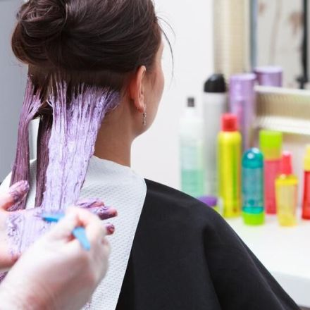 Gefärbte Haare entfärben