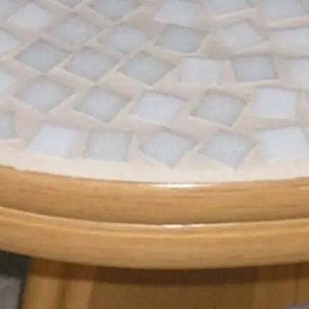 Alten Holztisch mit Mosaik verschönern