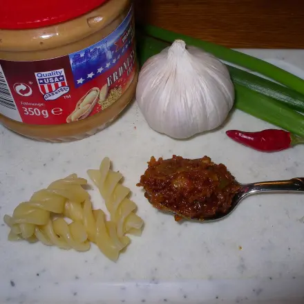 Erdnusssoße für "Sahnegulasch" - einfach und schnell