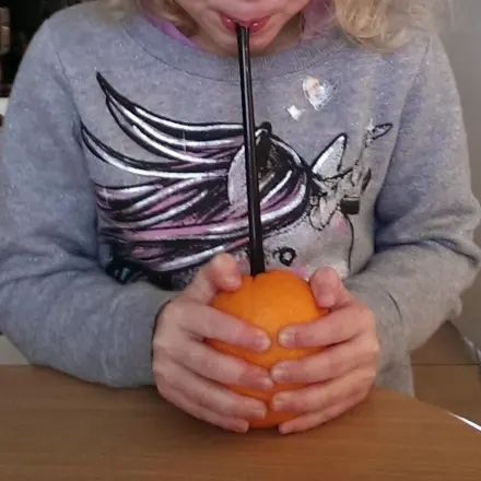 Apfelsine trinken