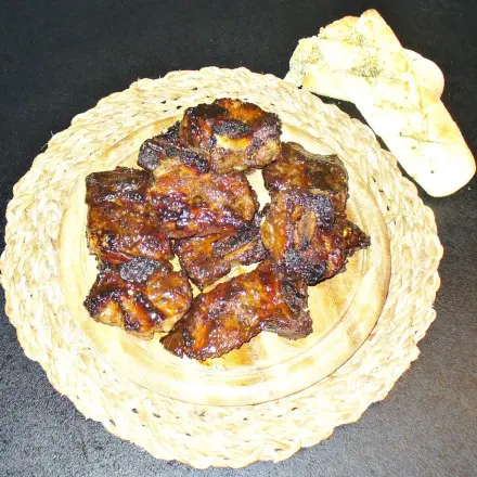 Zarte marinierte Rinderrippe durch Niedergarmethode