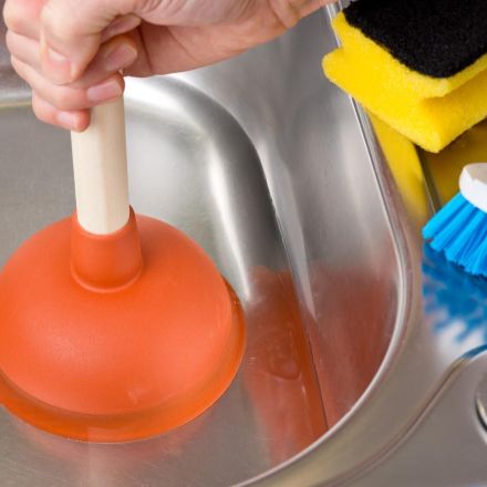 Verstopften Abfluss freibekommen auf die alte Art