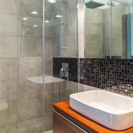 Eingrefressenen Kalk an Duschtür aus Glas entfernen