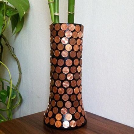 Vase mit 1-Cent-Münzen verschönern