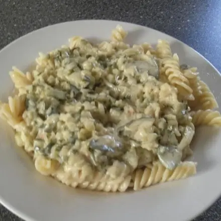 Nudeln mit Gurkensoße