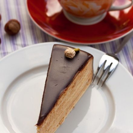 Nougat-Sahne-Torte mit Knusperboden