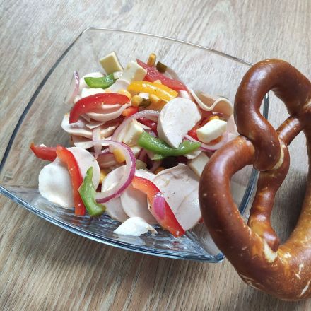 Bunter Wurstsalat nach bayrischer Art