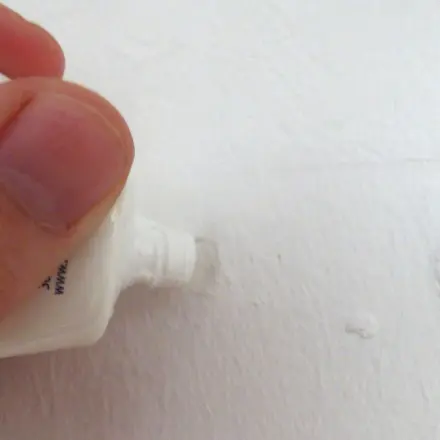 Bohrlöcher verschwinden mit Zahnpasta