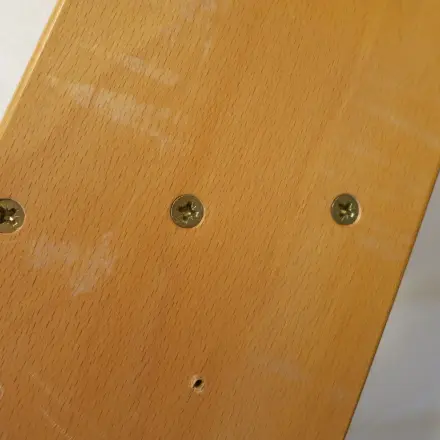 Durchgedrehte Holzschrauben mit Streichholz wieder festdrehen