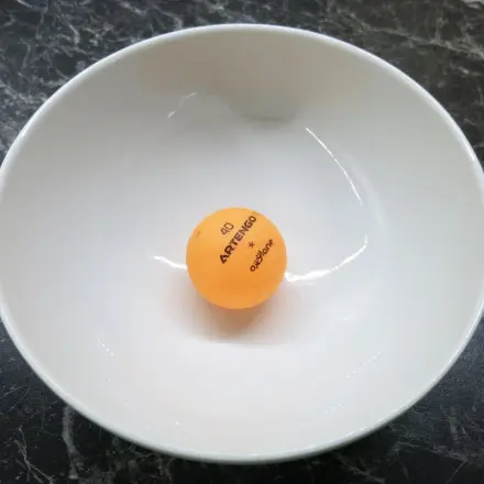 Zerdrückten / eingedellten Tischtennisball wieder rund machen