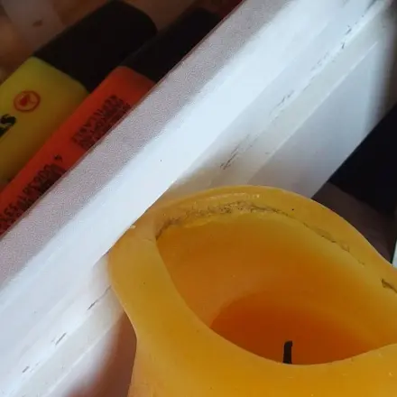 Kerzenwachs gegen klemmende Schiebetüren und Schubladen