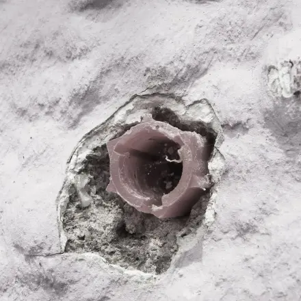 Herausbrechende Dübel wieder befestigen