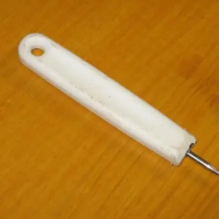 Schrauben leicht & präzise reindrehen mit Hammer & Dosenlocher